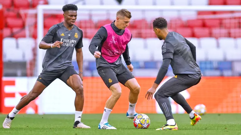 Tchouameni, Kroos e Bellingham em treino na Allianz Arena