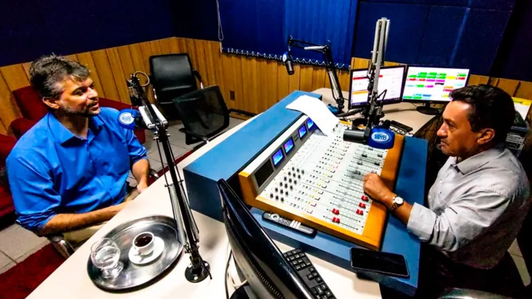 Marcelo Bezerra Médico Oftalmologista e Diretor Presidente da Unimed Sul do Pará participou de entrevista na tarde desta quinta-feira (7) na Rádio Clube FM 100,7 Mhz com o jornalista Nonato Dourado.