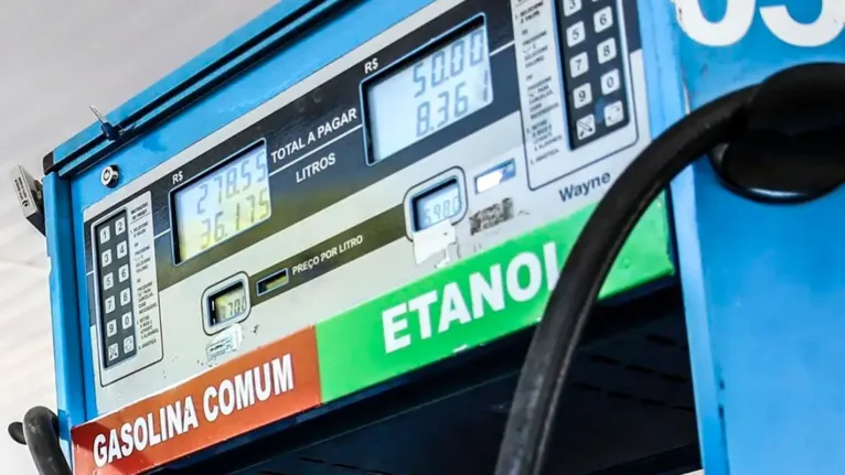 Preço do etanol e da gasolina são diferentes nos postos de combustíveis