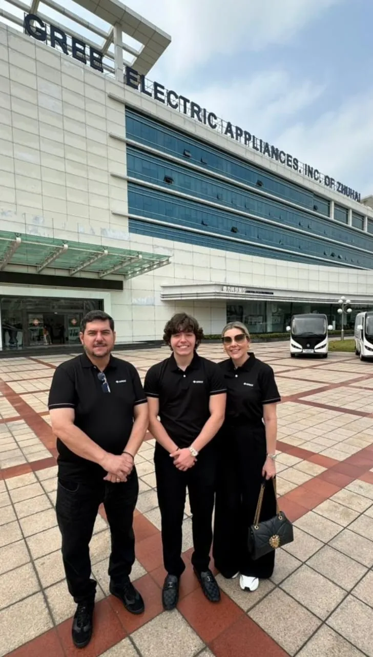 Leandro, João Pedro e Monica em visita de relacionamento e atualização