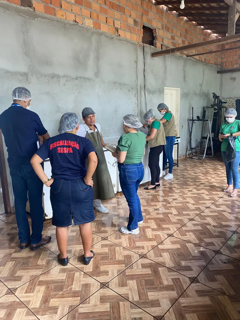 O MPPA reuniu com batedores de açaí para orientar sobre boas práticas de manipulação do fruto.