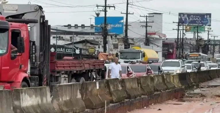 Caos na saúde de Ananindeua: calote, protesto na BR e CPI