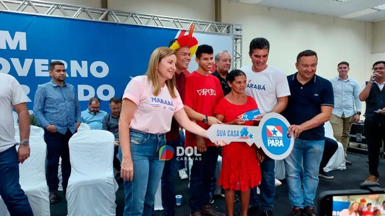 Famílias receberam o cheque do  Programa Sua Casa pelo Governo do Pará