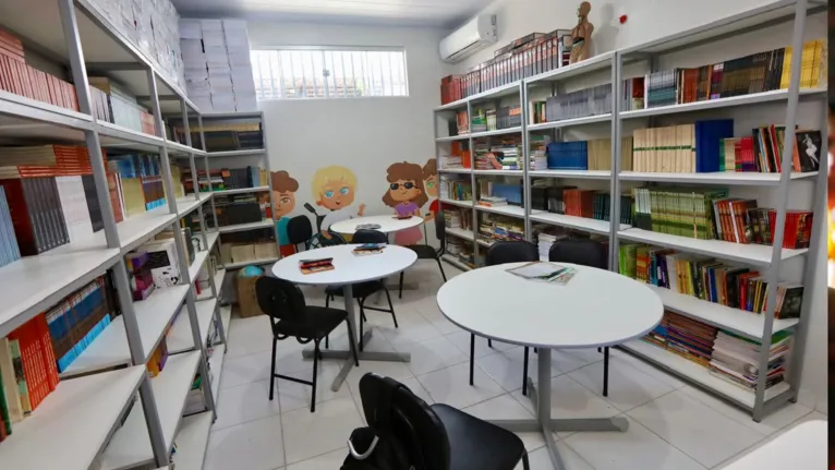 A biblioteca da nova escola.