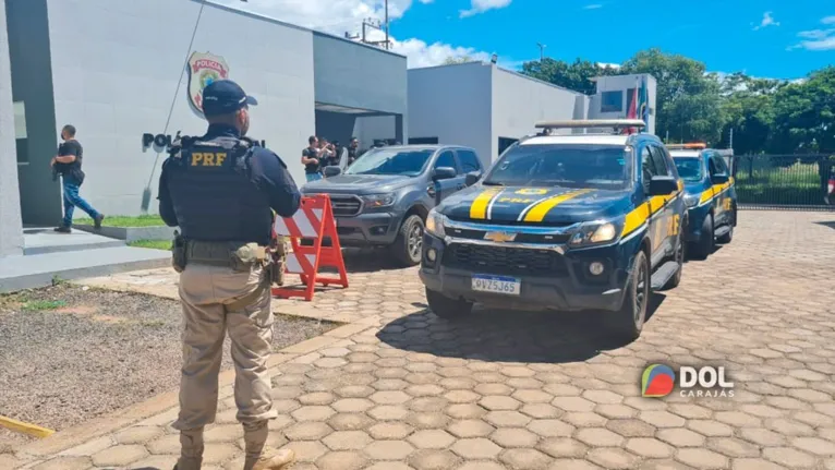 Uma viatura da PRF conseguiu interceptar um veículo onde estava um dos fugitivos.