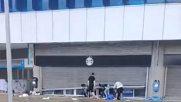 A loja Grêmio Mania fica localizada na área externa da Arena do Grêmio, em Porto Alegre.