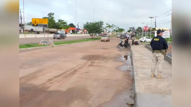 No local onde foram instaladas as novas placas geralmente eram motocicletas que ficavam estacionadas