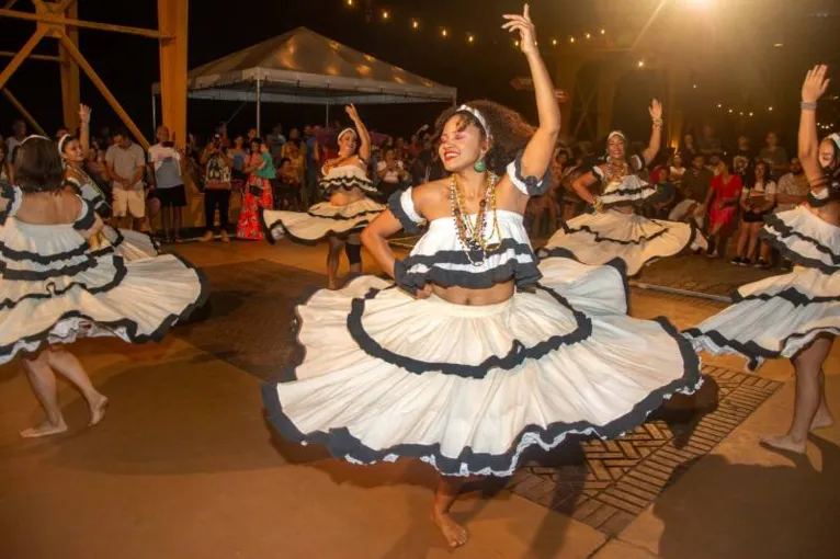 O grupo está completando 35 anos levando diversos ritmos contagiantes da Amazônia.