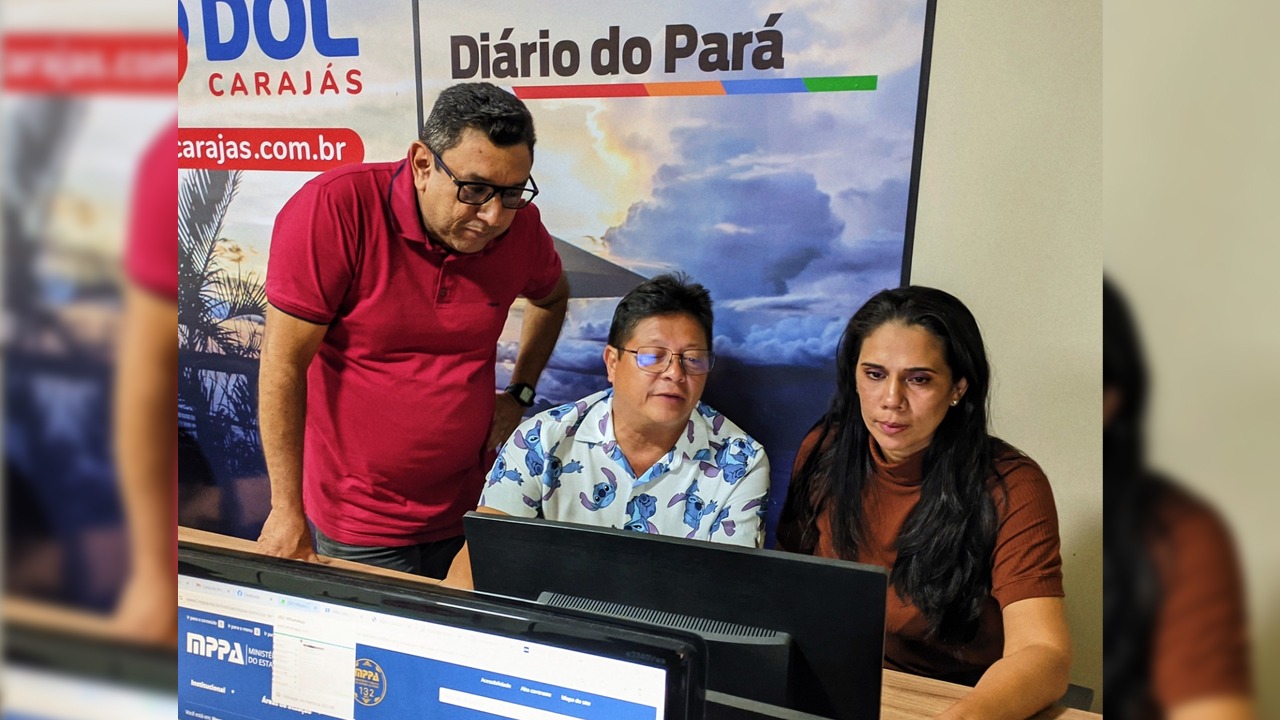 Mauro Neto, Editor Executivo do DOL em Belém, dando treinamento para os jornalistas Michel Garcia e Alessandra Gonçalves do DOL Carajás