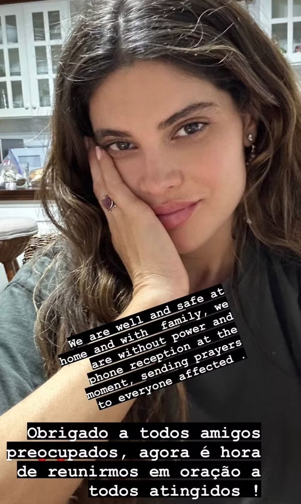 Postagem da Miss Brasil informando que está bem e pedindo orações às pessoas atingidas