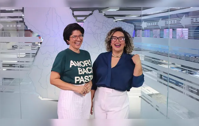 Priscila Belfort e Janne Laura no estúdio da RBA TV após a gravação do episódio.