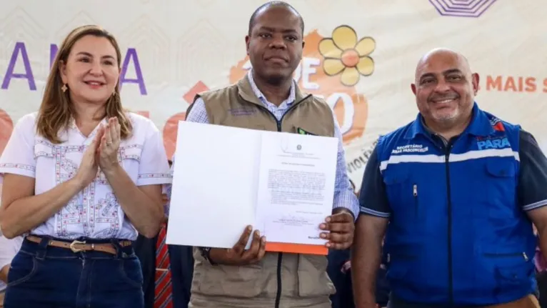 O evento teve a presença do ministro dos Direitos Humanos e da Cidadania, Silvio Almeida (no centro), além da vice-governadora do Pará, Hana Ghassan (na esquerda), e o secretário de Igualdade Racial, Jarbas Vasconcelos (na direita).