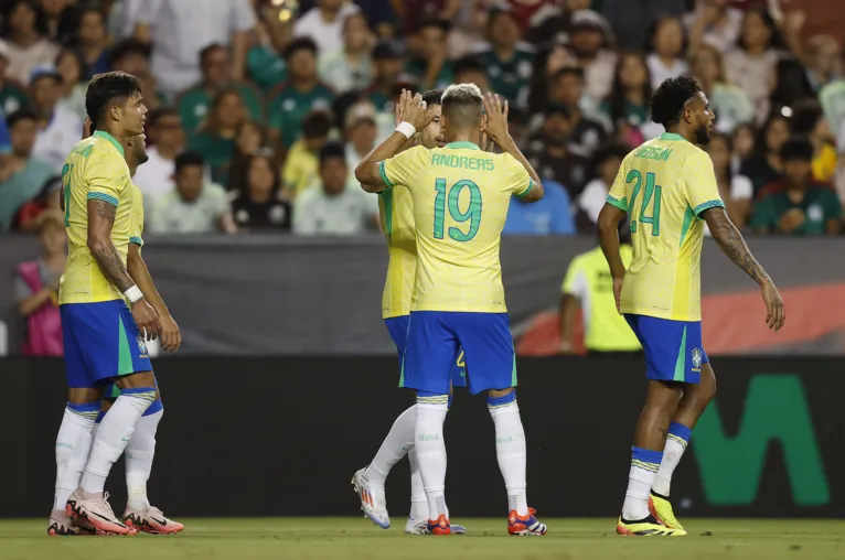 Endrick marca no fim e Brasil vence o México. Veja os gols