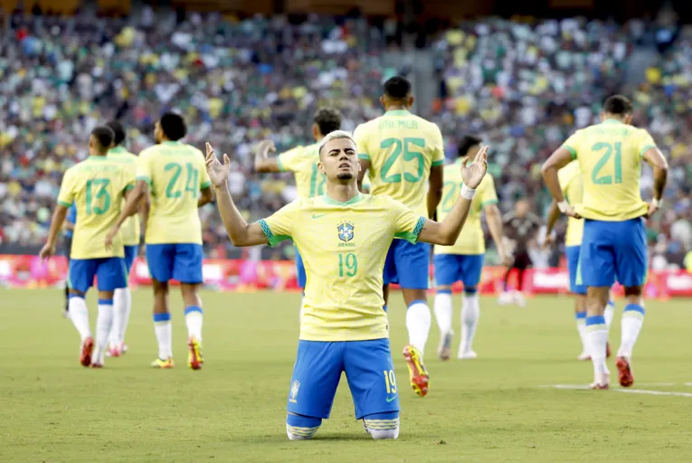 Endrick marca no fim e Brasil vence o México. Veja os gols