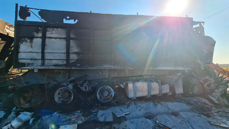 Vídeo: caminhão fura bloqueio e provoca acidente com morte