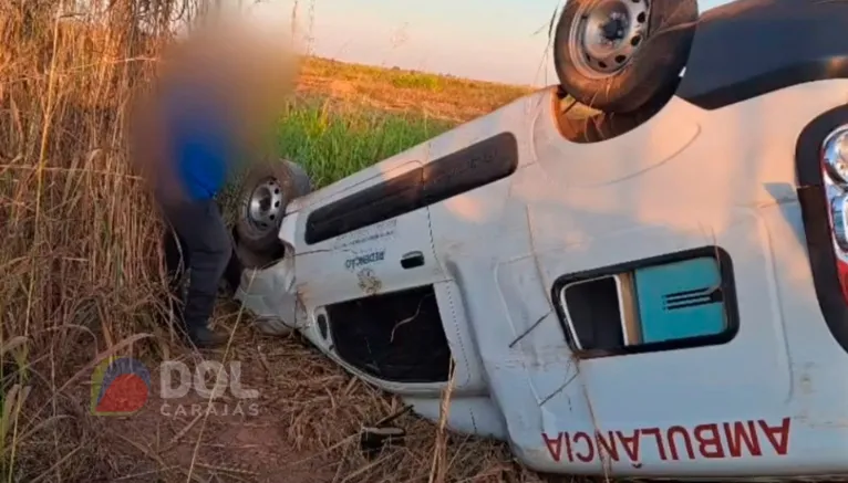 Felizmente, não houve ferimentos graves e o motorista, profissionais e paciente se encontram estáveis