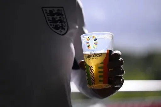 Torcedor da Inglaterra é incentivado trocar a cerveja por maconha na Euro 2024