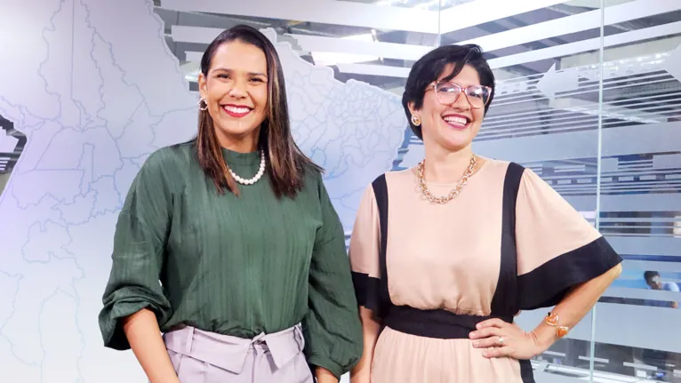 Aline Bastos e Priscila Belfort no estúdio da RBA TV após gravação do especial.