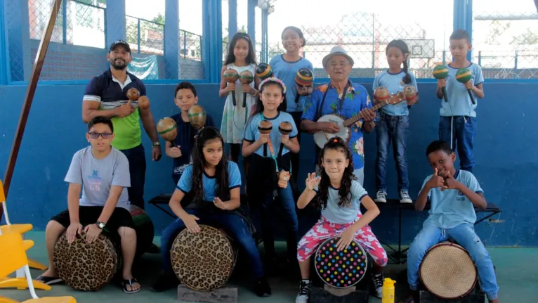 Projeto leva oficinas de carimbó para escola pública