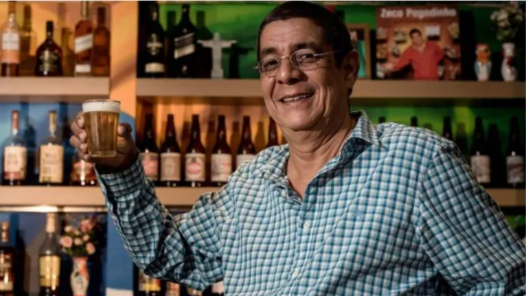 Zeca Pagodinho inaugura bar e leva padre para benzer o local
