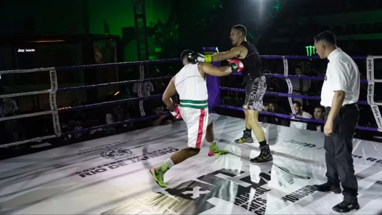 Ator João Vicente faz estreia no boxe; Veja o vídeo!