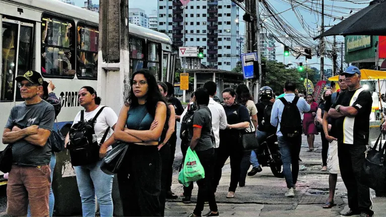 População de Belém detona situação dos abrigos de ônibus