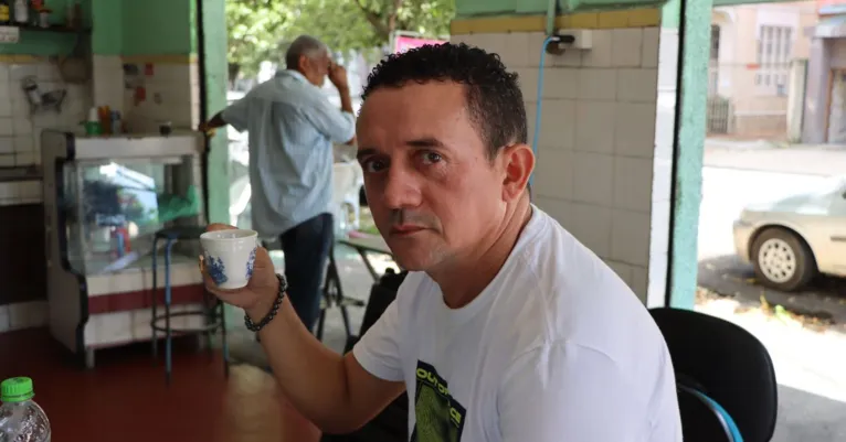 Chirlei Patrício, é cliente antigo da bodega "Irmãos Paladino".