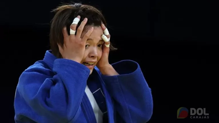 A japonesa Uta Abe se desesperou após a derrota para Diyora Keldiyorova, do Uzbequistão, no judô 52kg dos Jogos Olímpicos de Paris