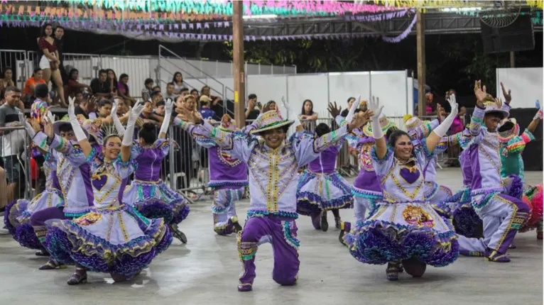 Musicas juninas embalam as apresentações das quadrilhas