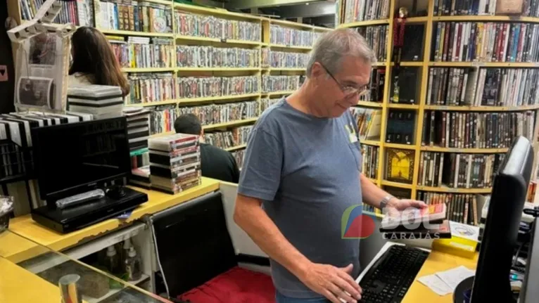Paulo Pereira, de 67 anos, da Video Connection: “As pessoas não acham os filmes nos streamings e acabam vindo para cá”.