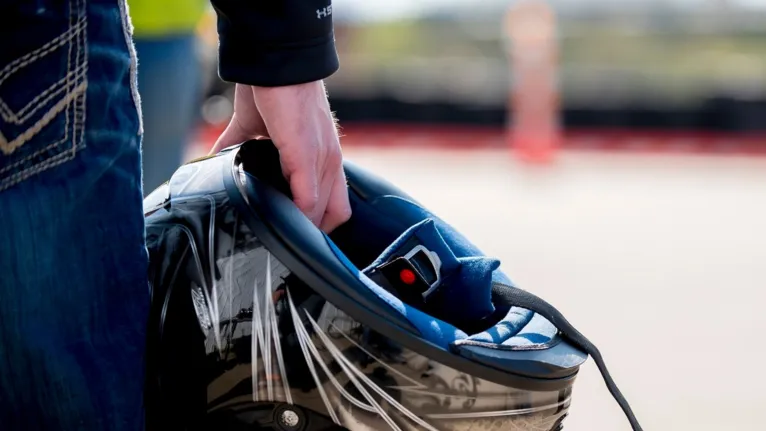 O uso correto do capacete e seguir as regras de segurança salvam vidas e previne tragédias