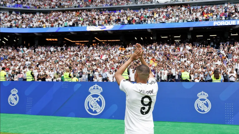 Mais de 80 mil recepcionaram o atacante no Santiago Bernabéu