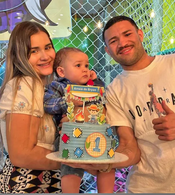 Michael Bryan, de 1 aninho, é o único capaz de dominar o campeão