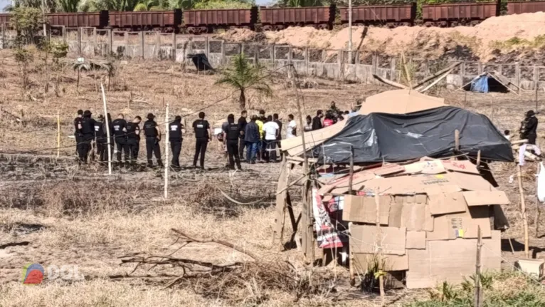 Policiais da Deca estiveram no local na manhã de hoje (2)