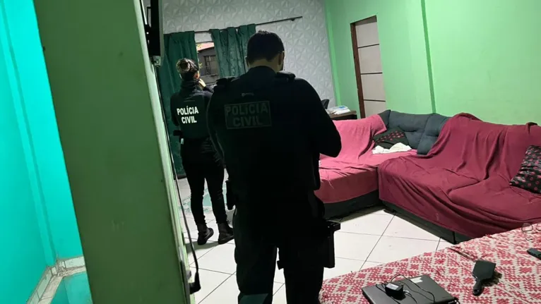 Os policiais vasculharam quatro endereços dos acusados