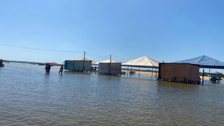 Praia Verde recebeu este nome em alusão a extensa e imponente vegetação nos seus arredores