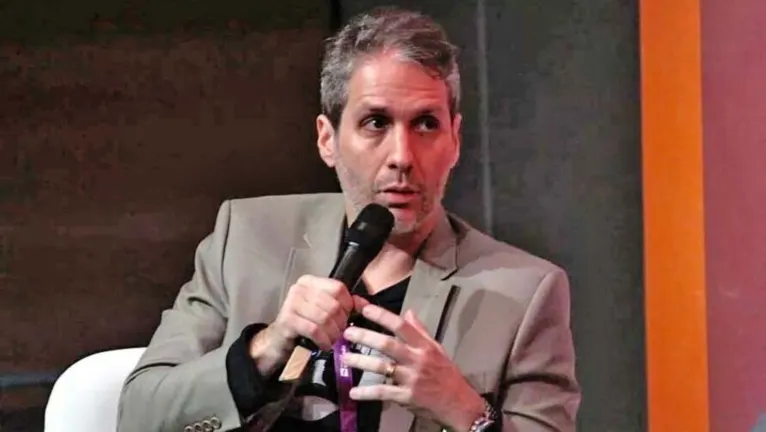 Ricardo Gluck Paul é presidente da FPF e vice na CBF