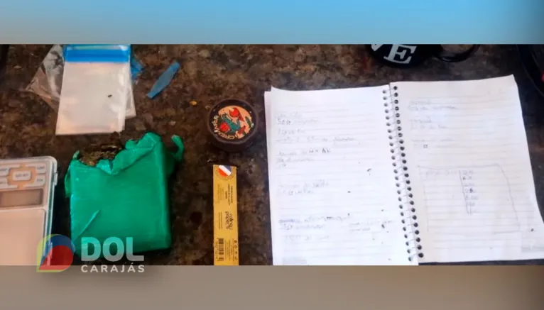 Caderno e outros itens além de porção de drogas foi encontrado com a vítima