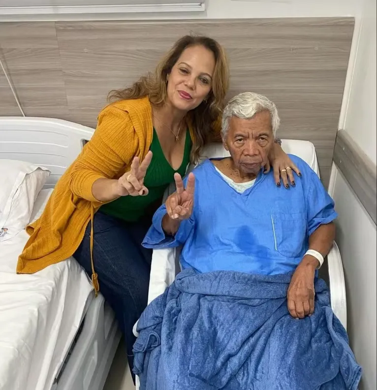 Esposa de Roque publicou foto com o marido internado desde o último sábado (18)