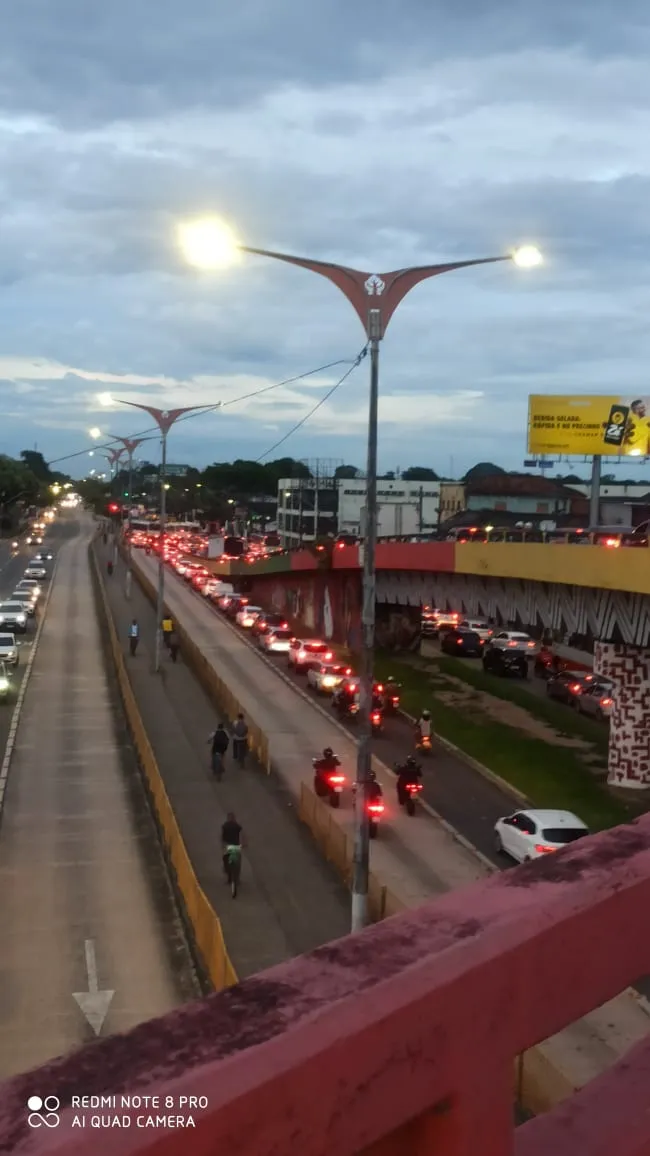 O engarrafamento se conentra na altura do elevado da Dr. Freitas.