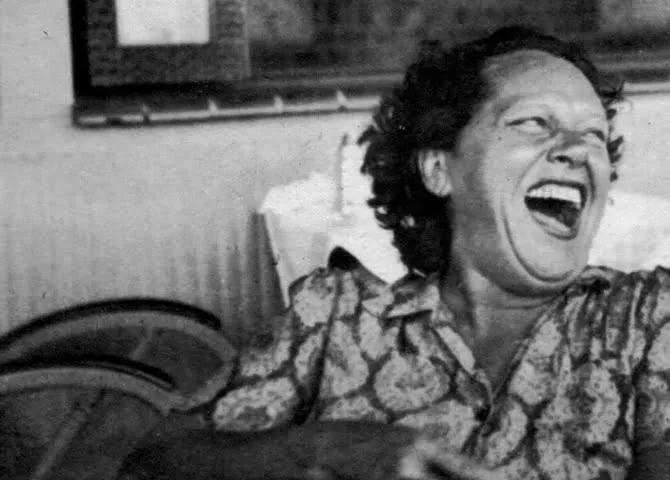 Eneida de Moraes (1904-1971) foi jornalista, escritora, militante política e pesquisadora brasileira. Autora de livros como "Aruanda", "Promessa em azul e branco" e "Banho de cheiro".