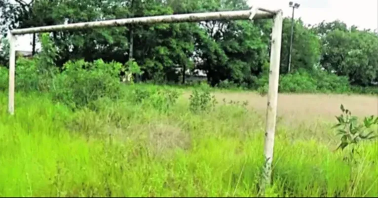 Muro de complexo esportivo desaba, em Ananindeua