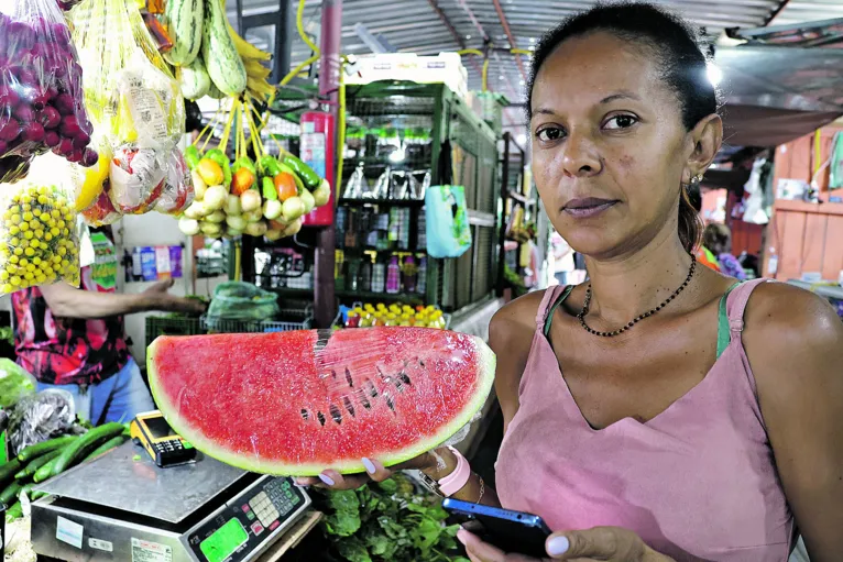 Cintia Cunha, 40, servidora pública. Feira da Pedreira