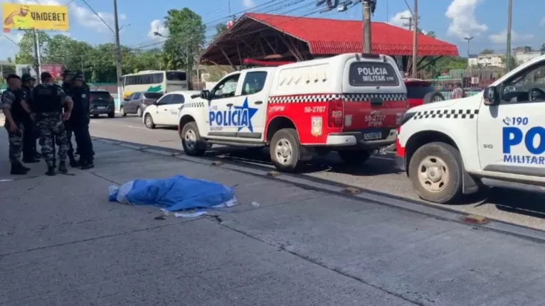 Motociclista morre após colidir com ônibus