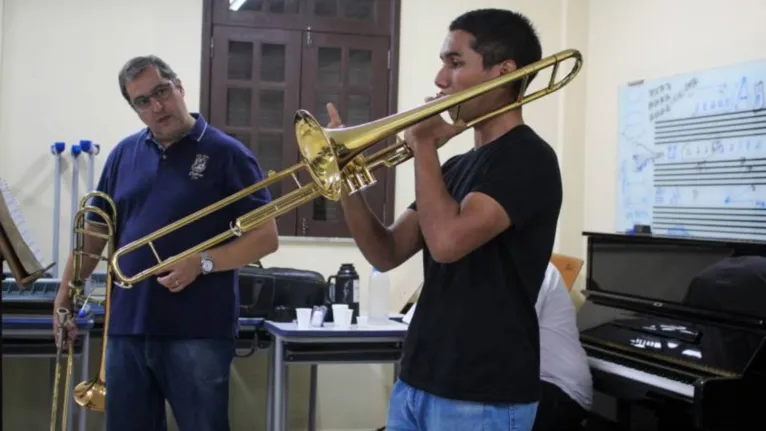 Poderão participar estudantes de música, músicos e público em geral.