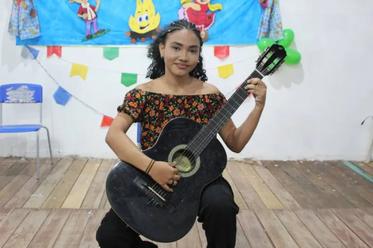 A aluna Letícia Calandrini,16, contou que conseguiu aprimorar suas as técnicas no instrumento somente após iniciar dos estudos no projeto.
