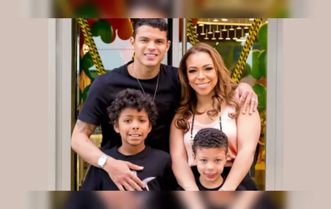 Jogador Thiago Silva surpreende esposa com recado ousado