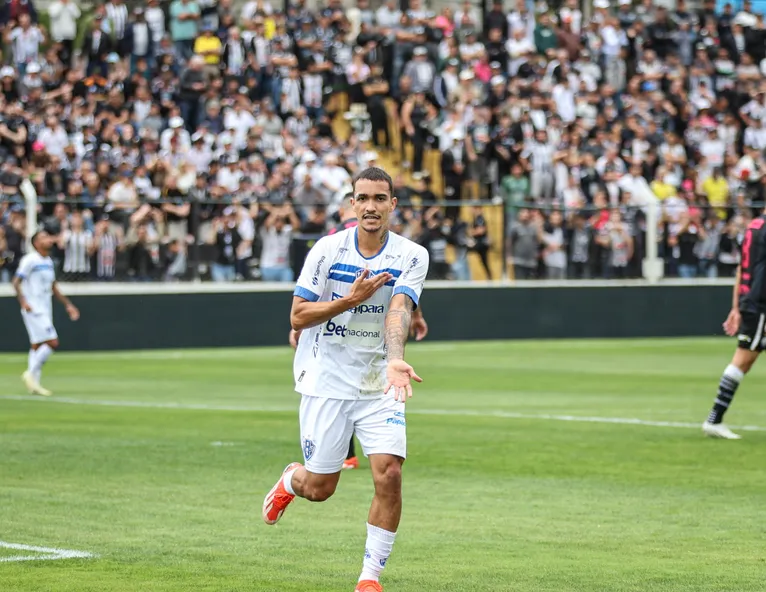 Ruan Ribeiro apareceu como uma flecha para balançar as redes