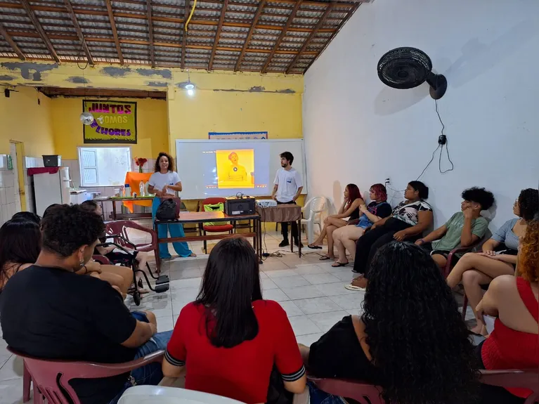 O caderno reúne jogos de arte educação aplicados ao longo de dois meses no início de 2024 com crianças e adolescentes na sede da Associação Comunitária Limoeiro, localizada no bairro do Jurunas, em Belém.