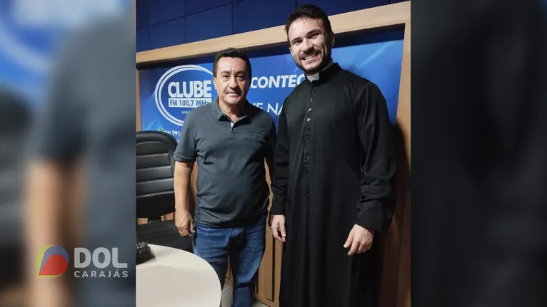 Padre Fabrício era solícito ao participar do programa Encontro do Maria e em entrevistas, como nesse dia com o radialista Nonato Dourado